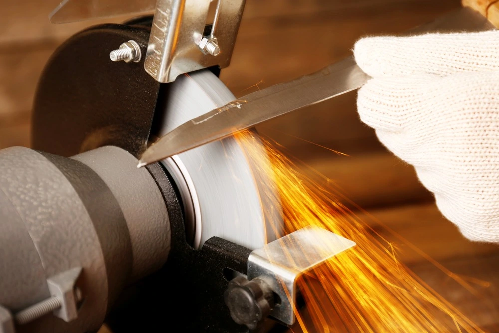 Knife sharpening using machine